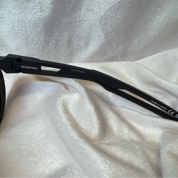 Balenciaga Authentic Oversized Black Shield Sunglasses BB-0024-S 004 NWT - Picture 7 of 14